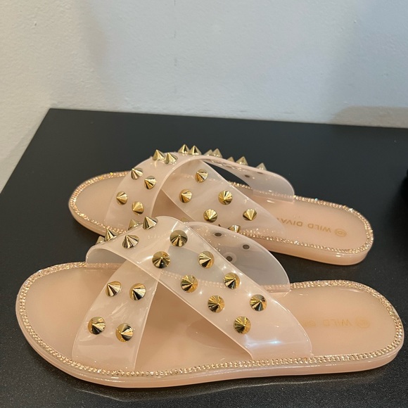 Wild Diva Lounge Slide Women Sandals almost new size :6” - Picture 4 of 8